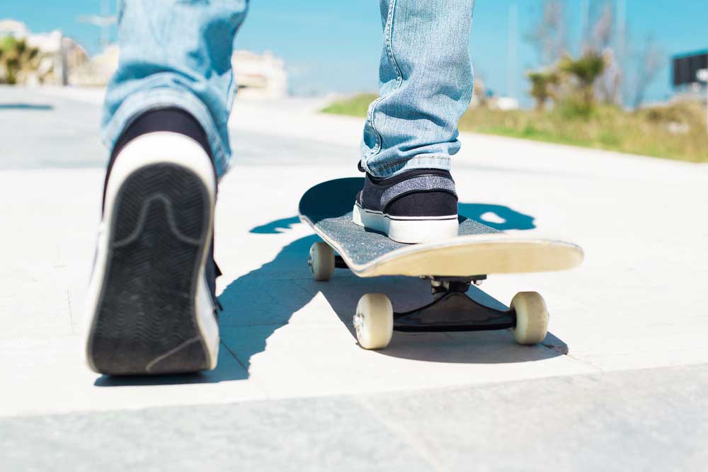 Learn-to-skate-on-one-foot