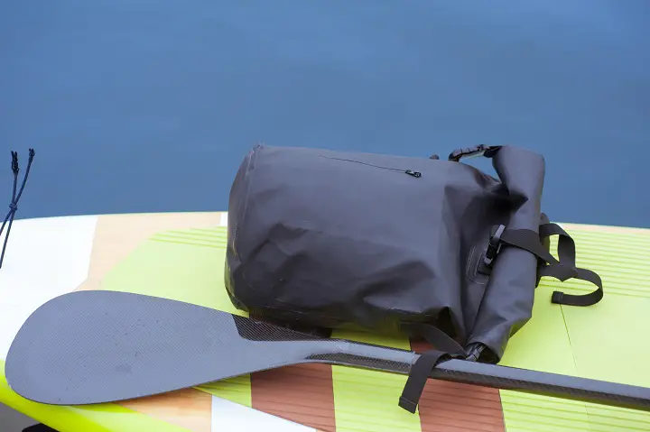 How to Choose the Best Dry Bag for Kayaking - Shoulder or Handle