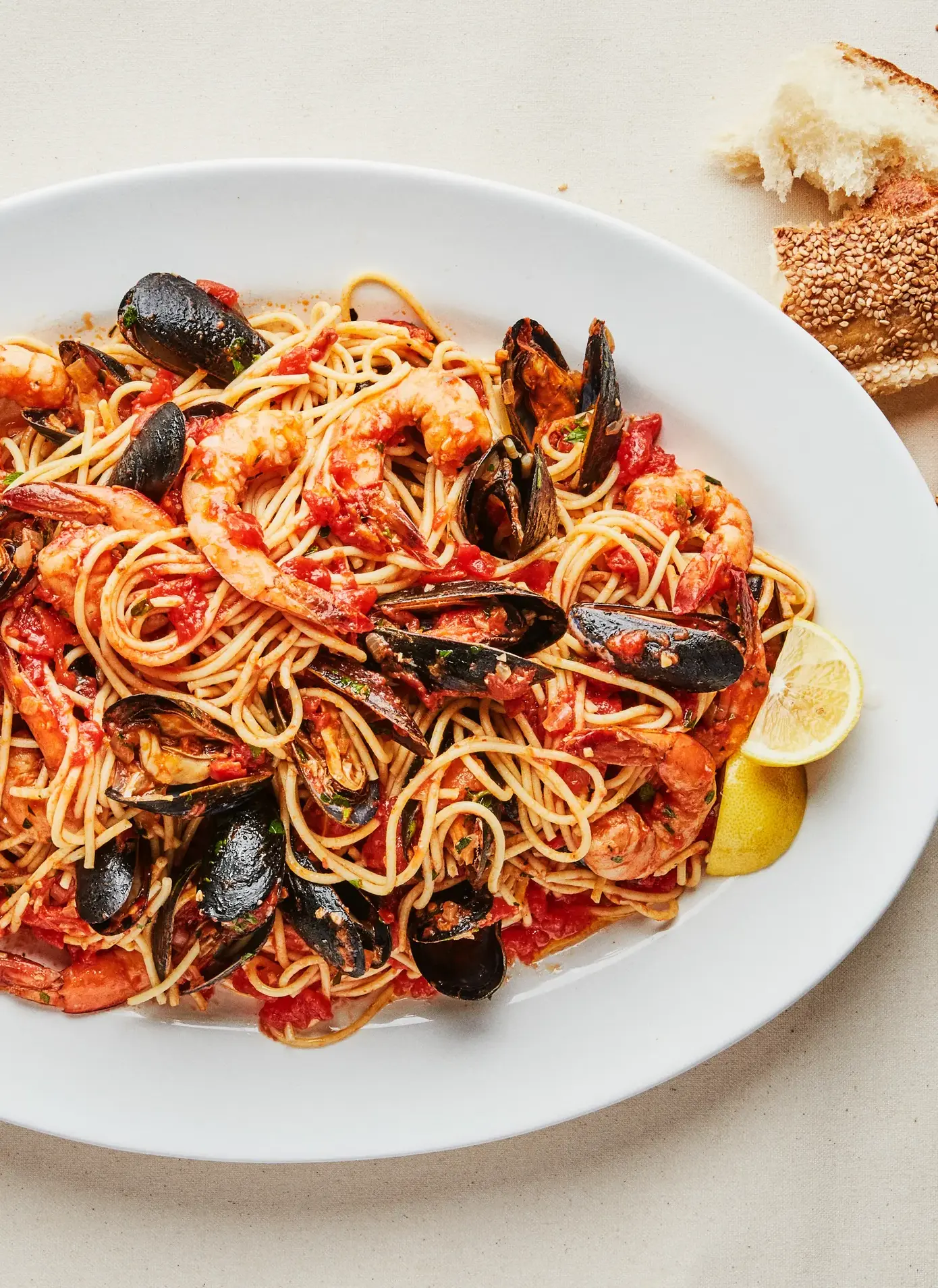 7-Seafood Spaghetti-seafood-spaghetti-with-mussels-and-shrimp-v Seafood Spaghetti