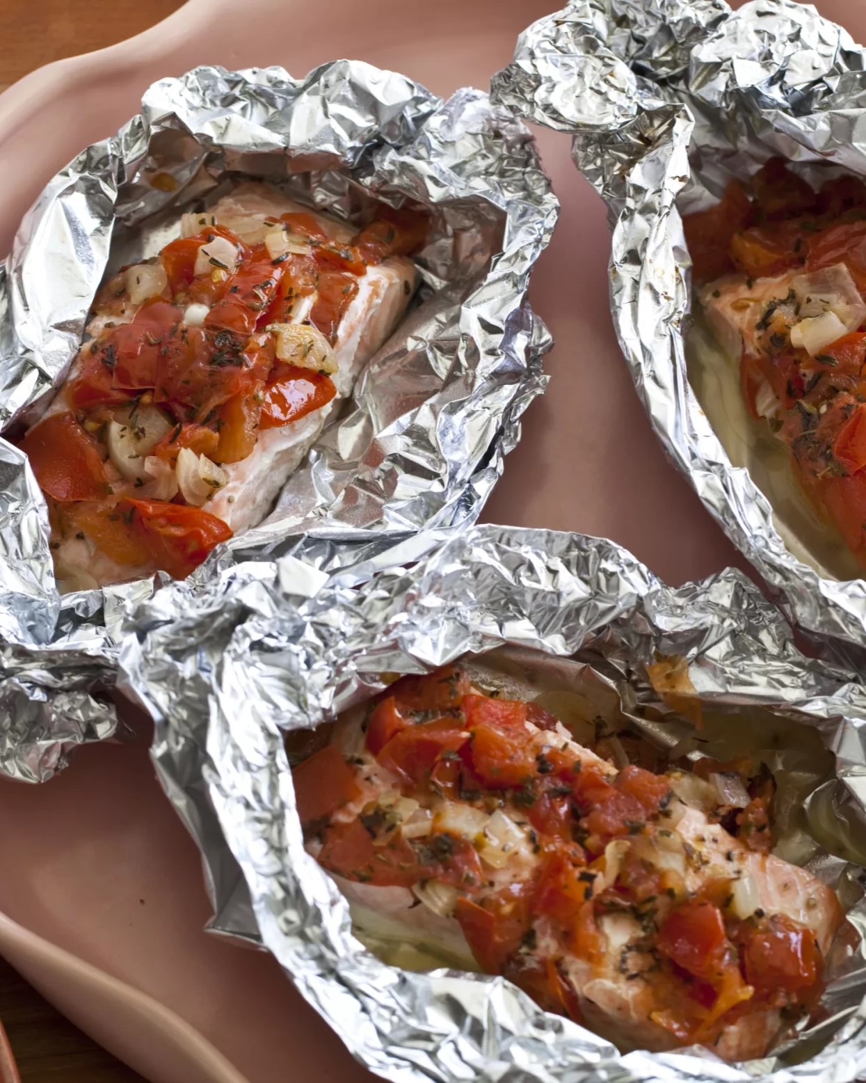 Oven Baked Salmon In Foil Recipes - 7-Mediterranean Style Baked Salmon in Foil-FNK_Giada-de-Laurentiis-salmon-baked-in-foil_H___default_2074_1556 -v
