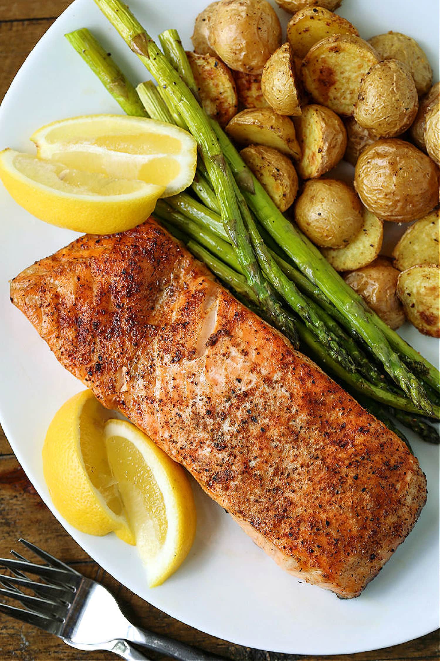 grilled salmon dinner ideas - 9-Quick Grilled Salmon Dinner-easy-grilled-salmon-recipe-plate-top